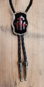 DREI ROTE KREUZE KREUZ RELIGIONEN KIRCHE RODEO WESTERN COWBOY COWGIRL BOLO KRAWATTE - Bild 1 von 3