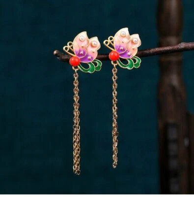 Pendientes colgantes de perlas esmaltadas boho mariposa delicadas piedras preciosas chapadas en oro de 18 quilates Foto 1 de 4