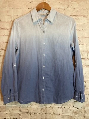 Top Kim Rogers para mujer pequeño azul ombre con botones de lino y algodón manga con lengüeta enrollable Foto 1 de 4