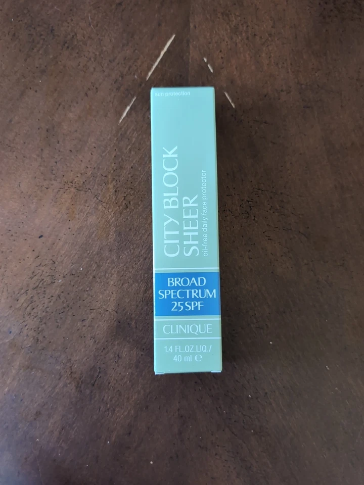 Clinique City Block Sheer FPS 25 1,4 oz / 40 ml tamaño COMPLETO NUEVO en caja Foto 1 de 1