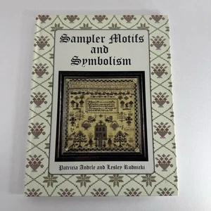 Neu Sampler Motive & Symbolik von Patricia Andrle & Lesley Rudniki Hardcover - Bild 1 von 9