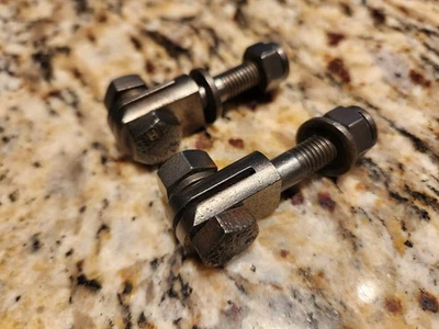 Mg Tf Bottom Bracket Pair For Fuel Tank Strap - Image 1 of 4