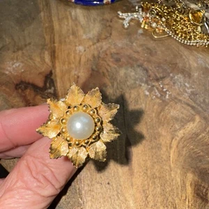 Vintage Chateau Flower Ring Watch Pearl Swiss Made Sz Adjustable - Picture 1 of 7