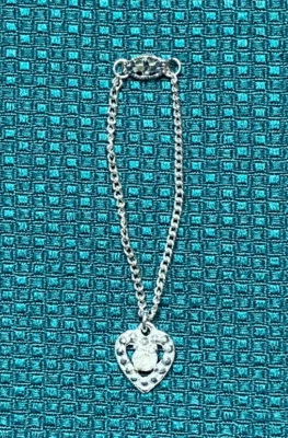 Винтажное ожерелье 1950-е Madame Alexander Elise Maggie с серебряным сердцем и бриллиантами  - Изображение 1 из 4