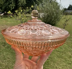 "Plato de caramelo de vidrio rosa Federal Indiana Depression con tapa Windsor 5""x7,5""" - Imagen 1 de 8