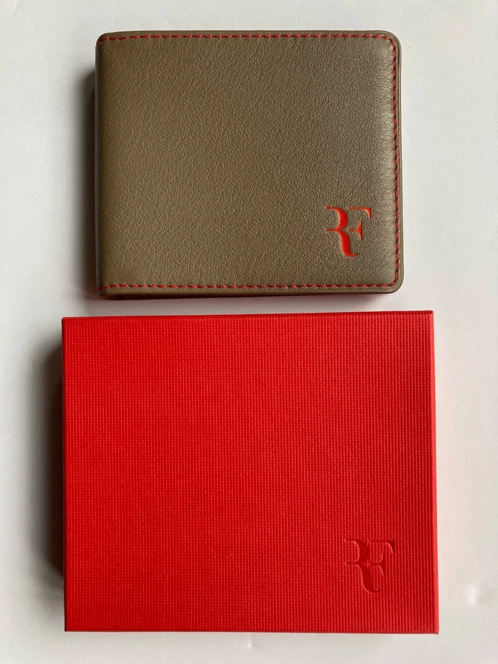 Roger Federer 粉底 RF 皮革钱包 - 2013 RFF 商店 - 棕色带红色盒 — 第 1/4 张图片