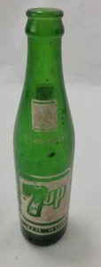 Vintage Green Glass White Label 7Up Bottle 10 oz - Picture 1 of 7