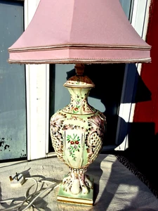 VINTAGE PORCELAIN ITALIAN CAPODIMONTE TABLE LAMP with PINK LAMPSHADE - Picture 1 of 24