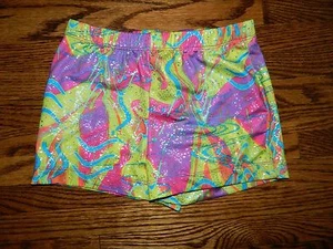Girl's Green w/Groovy Design Athletic Compression Spandex Shorts Size 10/12 L - Picture 1 of 1