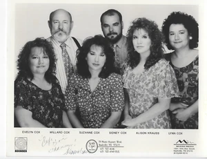 ALISON KRAUSS SIGNED 8X10 B&W PHOTO WITH COX FAMILY FREE USA SHIPPING - Picture 1 of 1