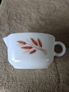 PYREX WHEAT PATTERN GRAVY BOAT ONLY NO UNDERPLATE GENTLY USED FREE USA SHIPPING - Picture 1 of 4