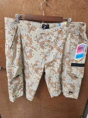 Pantalones Cortos Camuflados Marrón Cultura Moderna Para Hombre Nuevos con Etiquetas Talla 38 Foto 1 de 4