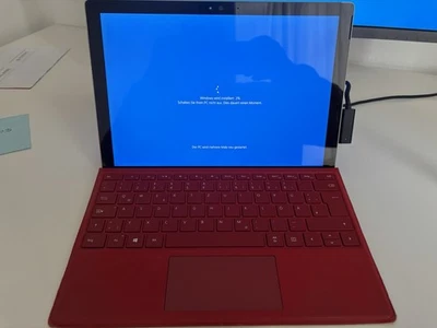 Microsoft Surface Pro 4 (4 GB RAM, 128 GB SSD, i5-6300U) - Bild 1 von 4