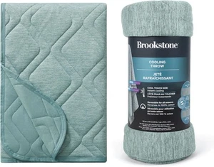 Brookstone Cooling Comfort Throw - Innovative King, Queen, Green Milieu - Bild 1 von 6