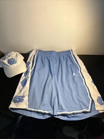 North Carolina Tar Heels Nike Shorts And Legacy Hat Cover