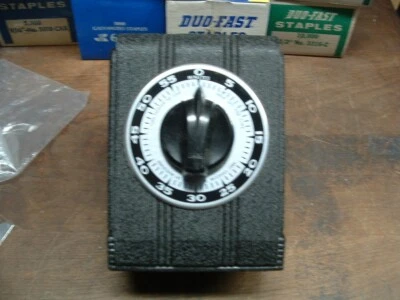NEW VINTAGE LUX ROBERTSHAW MINUTE MINDER 1 HOUR TIMER #196 WITH DIRECTIONS INCL. - Image 1 of 4
