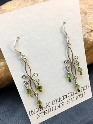 Hermosos pendientes minimalistas de plata de ley de peridoto verde nativo 0988 Foto 1 de 4