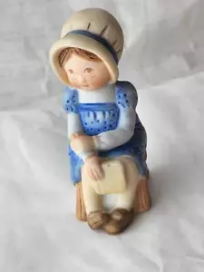 Holly HOBBIE Happy Memory China Niña Vestido Azul Gorro De Colección Libro para sentarse Usado en Excelente Condición - Imagen 1 de 6