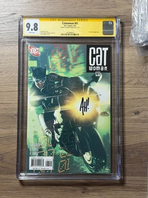 Catwoman #61 DC 2008 Adam Hughes arte de portada cómic firmado CGC SS 9,8 páginas blancas Foto 1 de 2
