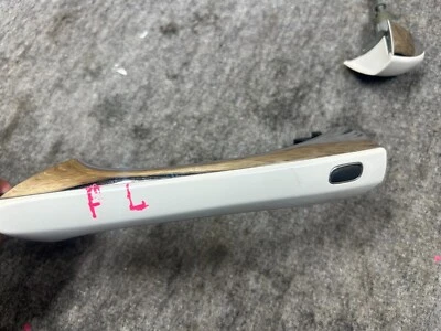 KIA K900 V8 LUXURY 15-17 OEM FRONT LEFT DRIVER LH EXTERIOR DOOR HANDLE WHITE 57K - Image 1 of 4