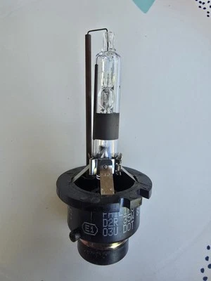 D2R 35W  NEW HID XENON HEADLIGHT BULB  PHILIPS - Image 1 of 4