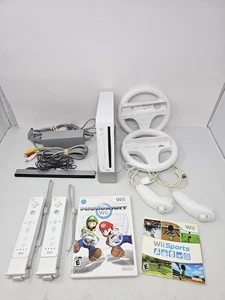 Pacchetto console Nintendo Wii RVL-001 Mario Kart Wii Wii Sports 2 telecomandi e ruote - Foto 1 di 22