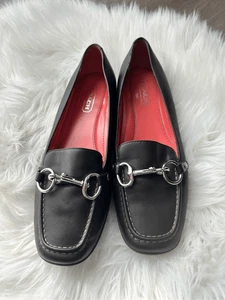 Mocasín COACH Dorie Talla 8 Cuero Suave Detalle Hebilla Marrón - Imagen 1 de 8