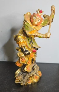 FIGURA DE CERÁMICA COLOR DORADO MONKEY KING, SUN WU KONG. 7 1/2 pulgadas. DRAGON MARK - Imagen 1 de 8