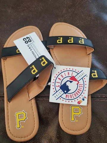 Pittsburgh Pirates Women’s Small(5-6) Sandals/Flip Flops- NWT Cover