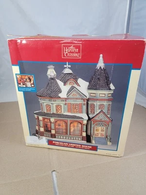 Vintage LEMAX VILLAGE Crocket Casa Familiar COSECHA CRUCE 2000 Navidad Invierno Foto 1 de 4