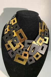 GERDA LYNGGAARD SCHWARZ Holz Rechtecke & GOLD Boxen Statement Couture Halskette - Bild 1 von 12