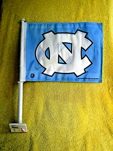 ¡NUEVO CON PEGATINAS! NCAA CAROLINA DEL NORTE TAR HEELS UNC CAR FLAG! ¡AZUL CLARO, BLANCO! - Imagen 1 de 6