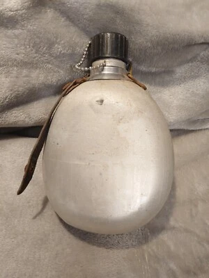 Ancienne gourde En Métal  - Photo 1/4