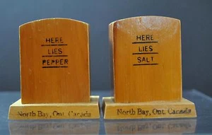 Agitador de sal de pimienta de madera vintage North Bay Ont Canadá 2 1/4" GD35 - Imagen 1 de 11