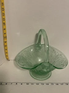 Tiara Chantilly verde (verde claro) cesta con mango de Indiana glass Co. - Imagen 1 de 2