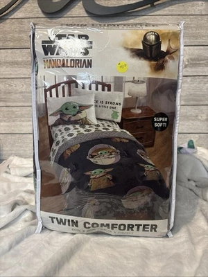 Jay Franco & Sons Star Wars The Mandalorian Baby Yoda The Child Twin Comforter - Image 1 of 3