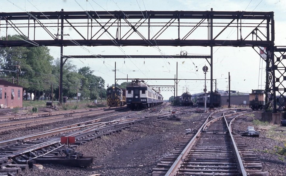 ¿LEER? Locomotora de tren de ferrocarril patio original 1976 foto diapositiva Foto 1 de 1