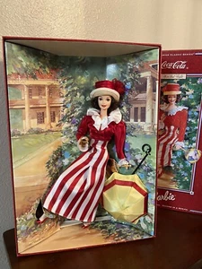 Coca Cola "Dopo la Passeggiata" Barbie Bambola Moda Serie Classica Edizione da Collezione - Foto 1 di 7