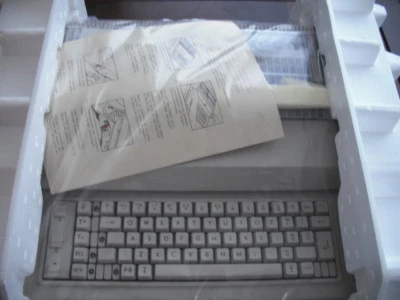 Restposten  Schreibmaschinen Robotron Erika Typwriter/Indonesische Tastatur OVP - Bild 1 von 4