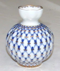 Lomonsov Russia 4.1/2 inch Vase - Blue & White with Gold Trim - Picture 1 of 4