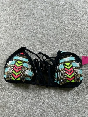 Top de natación de bikini Xhilaration negro mediano para mujer adornado Foto 1 de 4