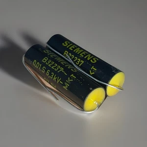 2 pezzi Matches - 0,01uF 6,3kV - SIEMENS MKT/MKH B32237 condensatore a pellicola - NOS - Foto 1 di 9