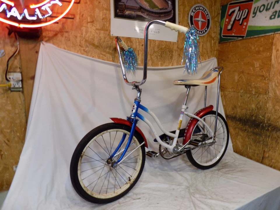 Bicicleta muscular Huffy Stars Stripes años 70 Miss América Bicentenario Stingray Schwinn Foto 1 de 4