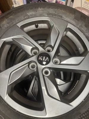 Ruedas y neumáticos usados Kia K5 Foto 1 de 4