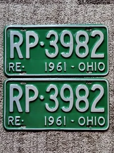 1961 Ohio License Plate vintage matched pair  / set   RP3982   ** - Picture 1 of 2