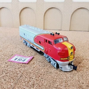 MODEL RAILWAY HO GAUGE AMERICAN RAILROAD SANTA FE DIESEL LOCOMOTIVE LOT. 194 - Picture 1 of 2