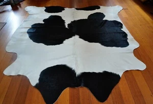 A Bold Design - A Wonderful Classic Black & White Holstein Friesian Cowhide Rug - Foto 1 di 12