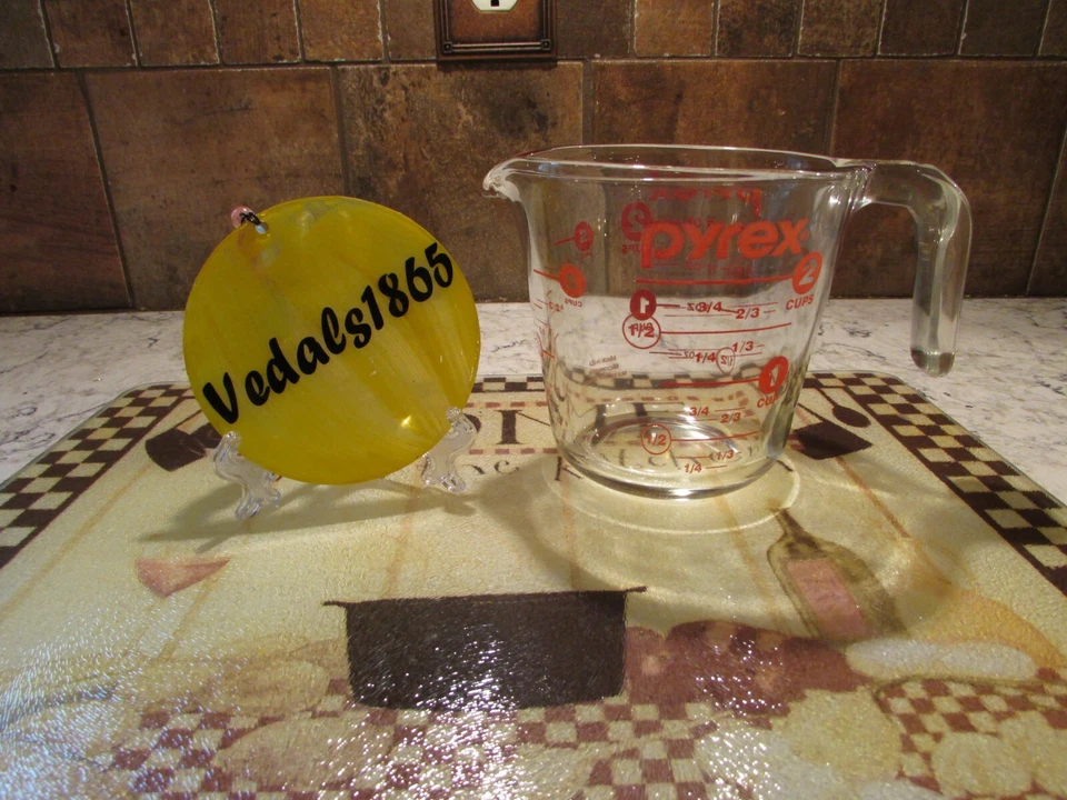 PYREX Vintage Glass Measuring Cup 2 Cup Red Letters - Image 1 of 4
