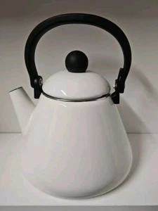 Bollitore per tè Le Creuset Kone 1,6 L / 1,7 qt. Teiera smaltata bianca - Foto 1 di 6