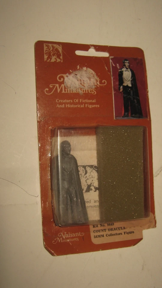 FIGURA DE PLOMO VALIANT MINIATURA 54 mm 1978 con MONSTRUOS UNIVERSALES DRACULA Foto 1 de 1
